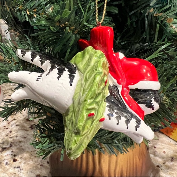 Vintage Kilban cat Christmas ornament jumping through wreath. - Picture 2 of 5